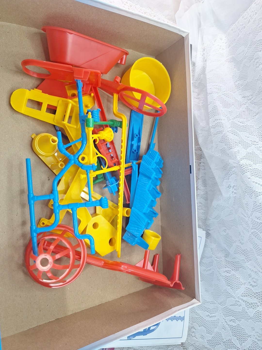 2005 Mouse Trap Board Game by Milton Bradley Complete Clean