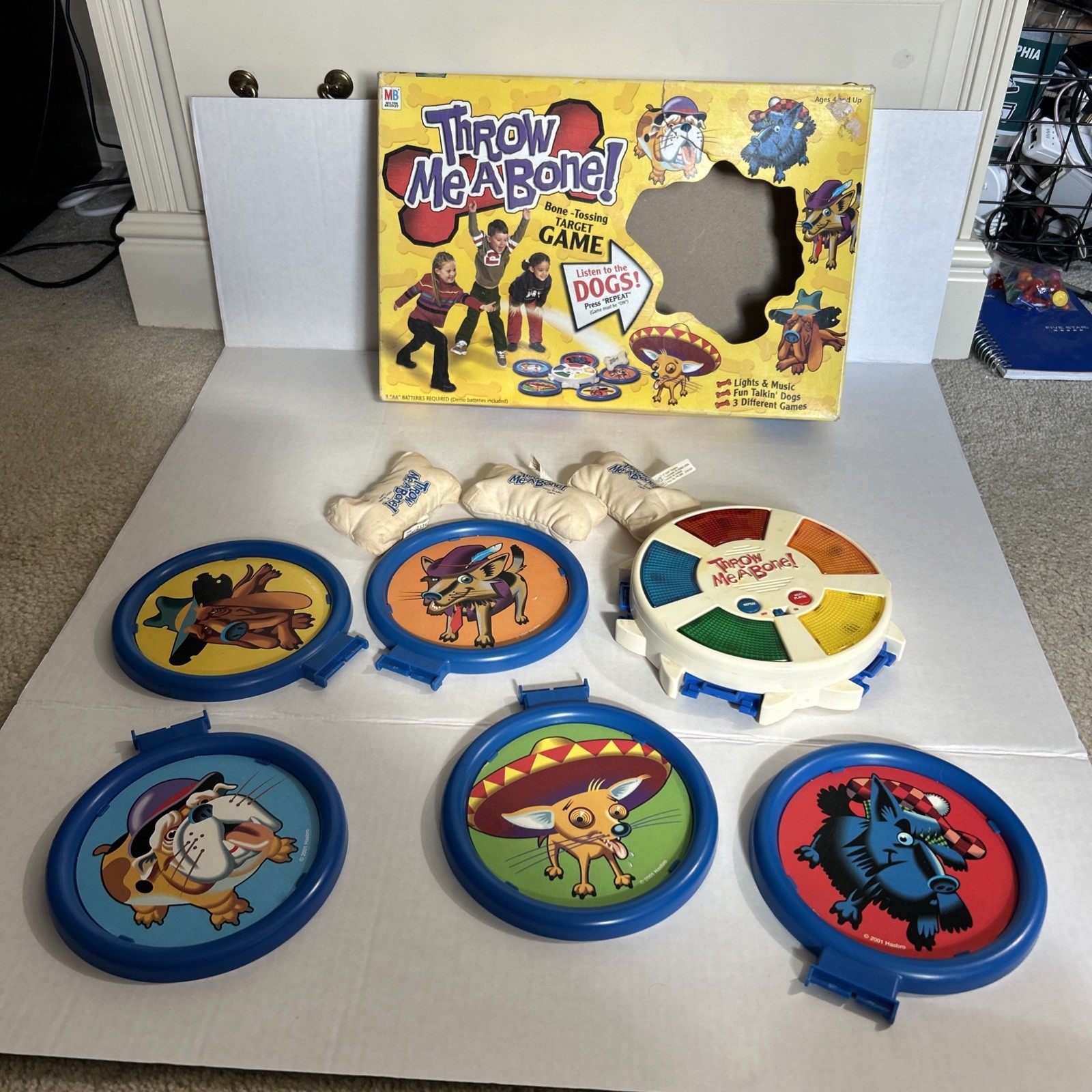 Throw Me a Bone; Bone-Tossing Target Game (Milton Bradley; 2001) Complete CIB