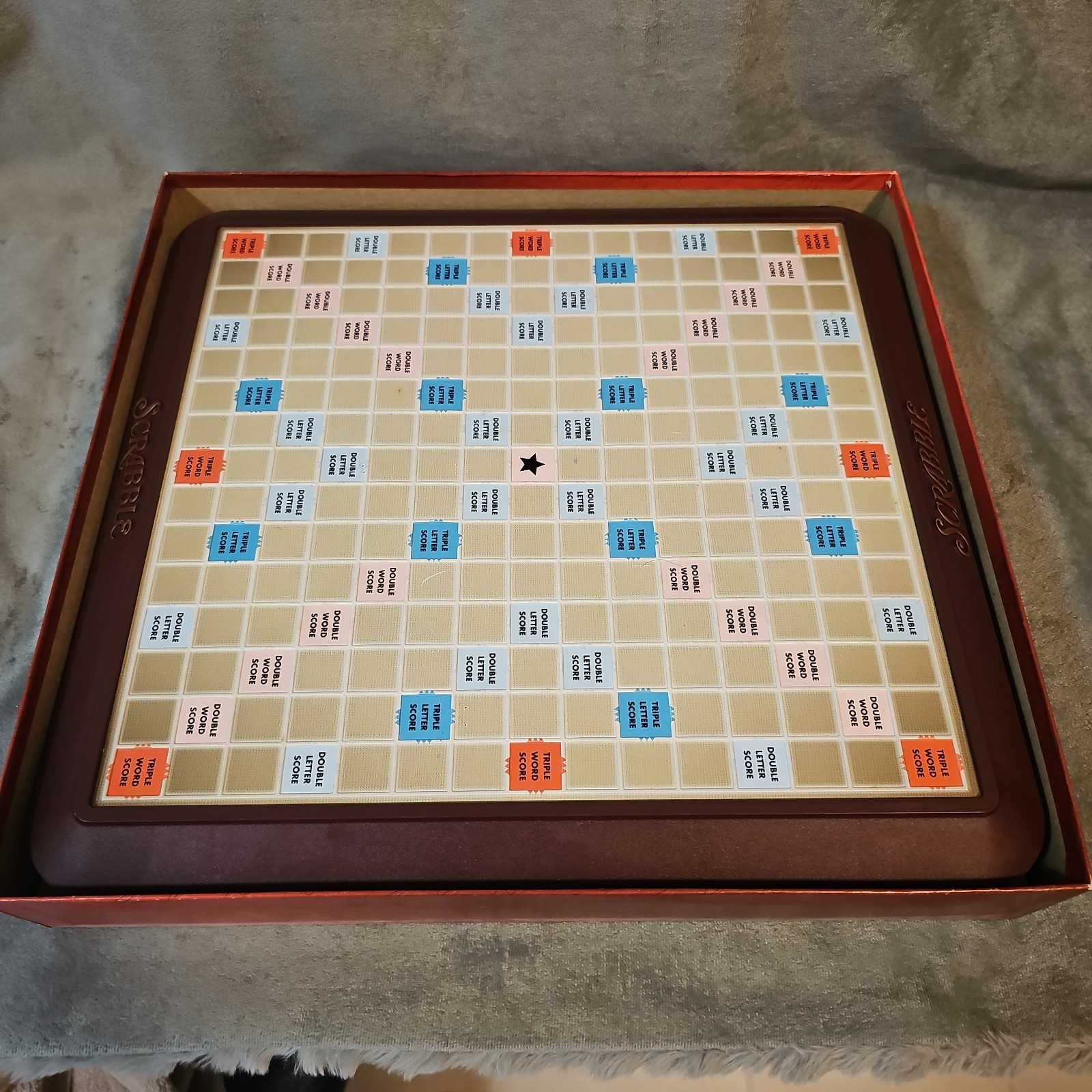 Turntable Deluxe Scrabble Crossword Game Hasbro 2001 Edition – 100% Complete