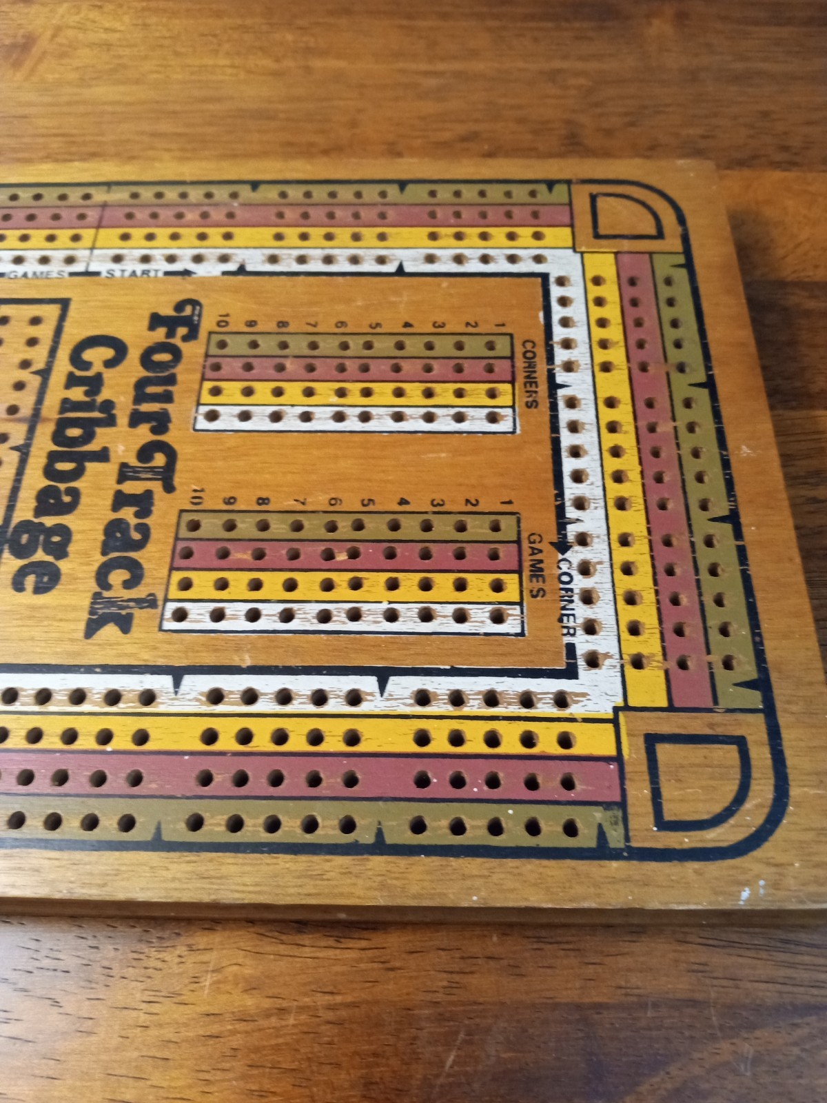 Four Track Cribbage Board With Metal Pegs And Multi Colour Board Collectable.