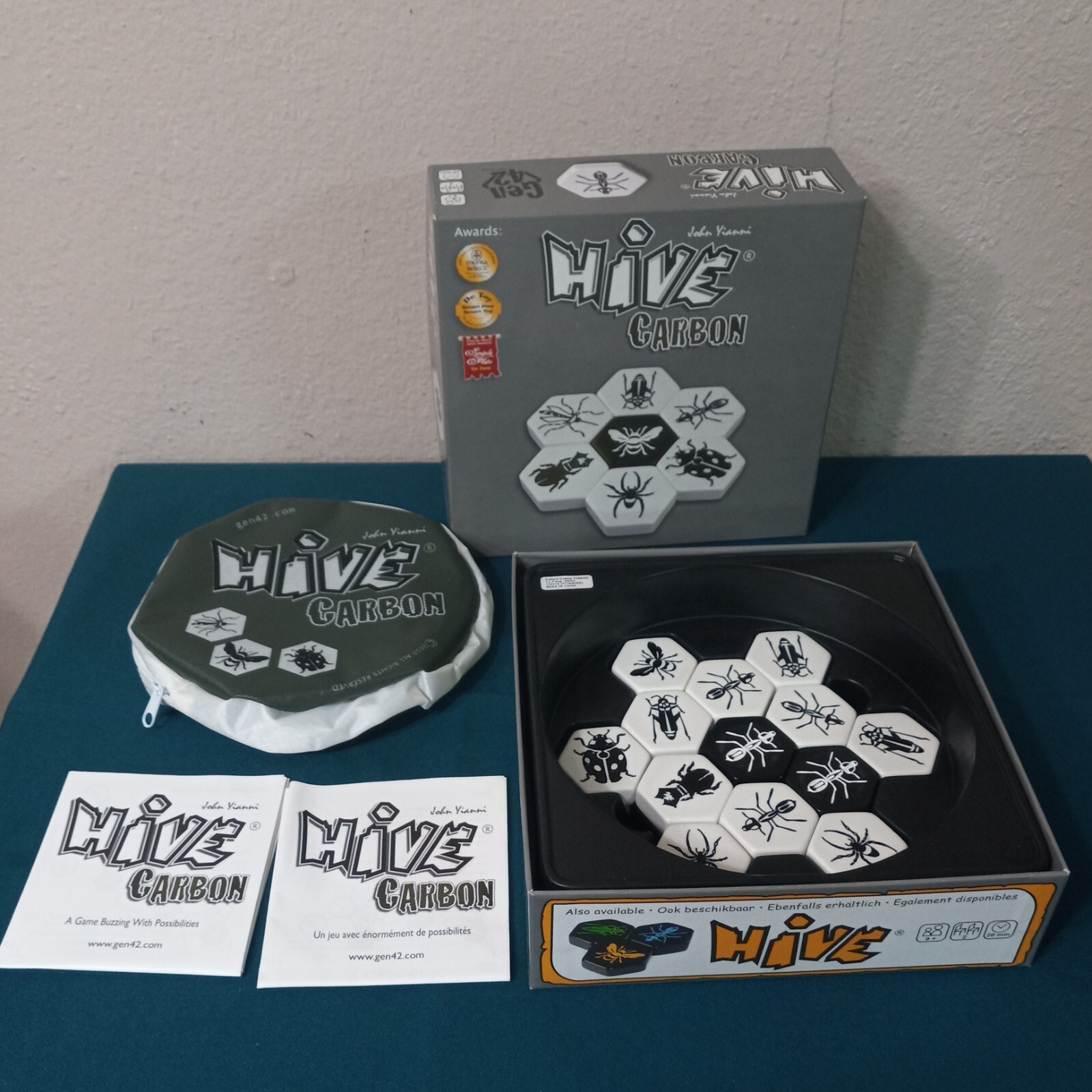 Hive Carbon Smart Zone Black & White 26 Tactile Pieces & Travel Bag & Rules 3722