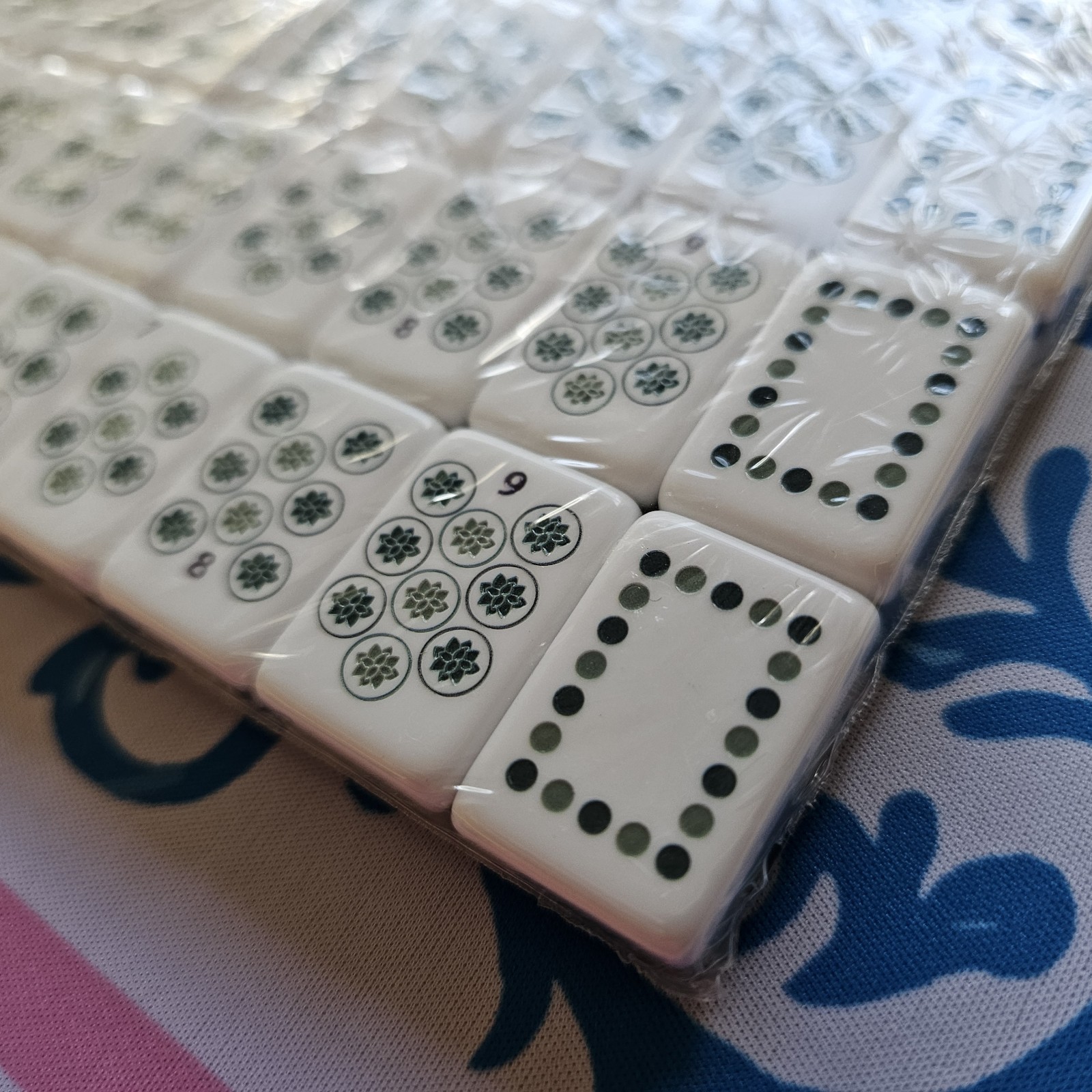 NEW! Unbranded House Plant Green Glass Backed Engraved Mahjong Tiles Set 160