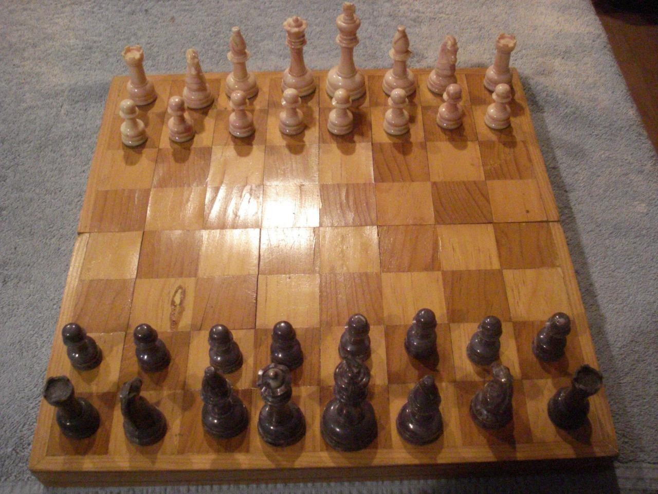 VINTAGE 1945 E.S.LOWE TOURNAMENT CHESSMEN (CHESS PIECES & BOOK – 1ST EDITION)
