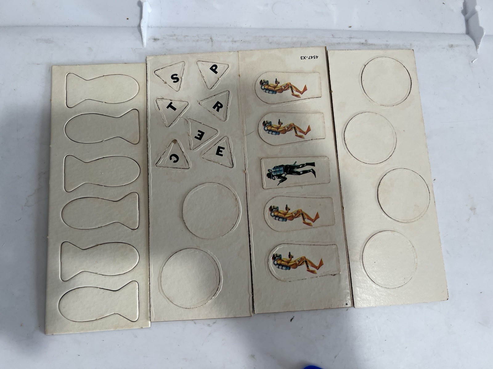 Vintage Thunderball James Bond 007 Board Game 1965 Milton Bradley 4547 Pieces