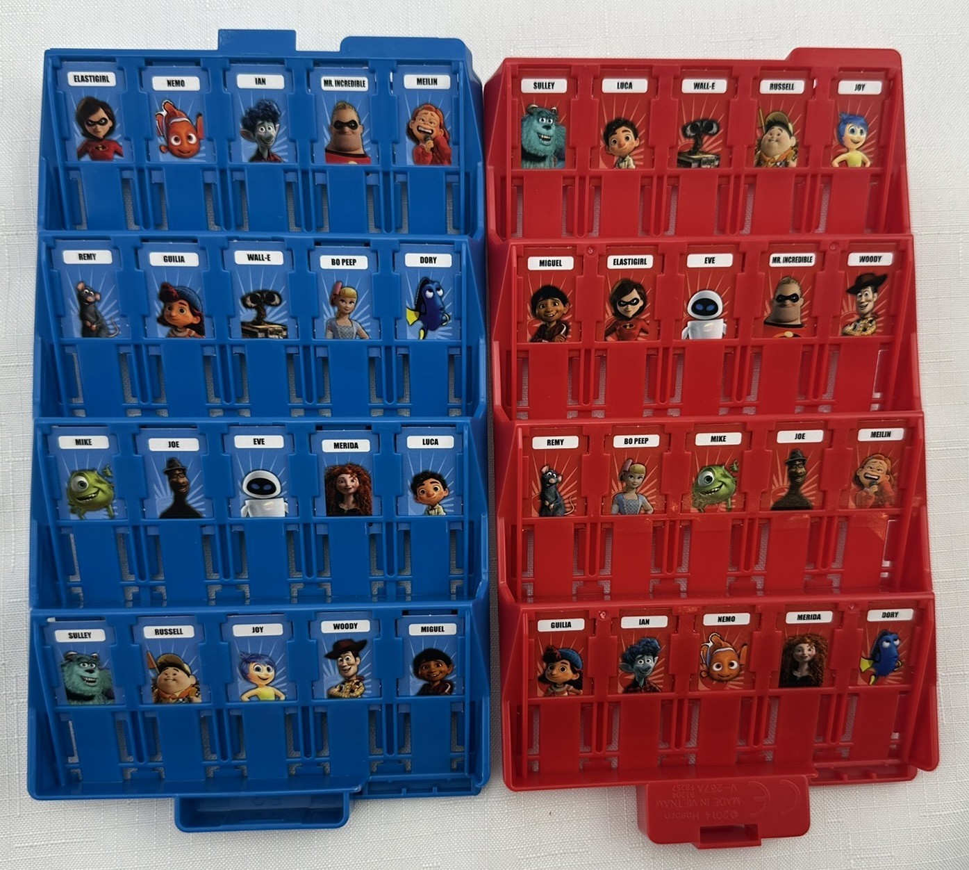 Disney Parks Guess Who Game Travel Game in Great Condition FREE SHIPPING