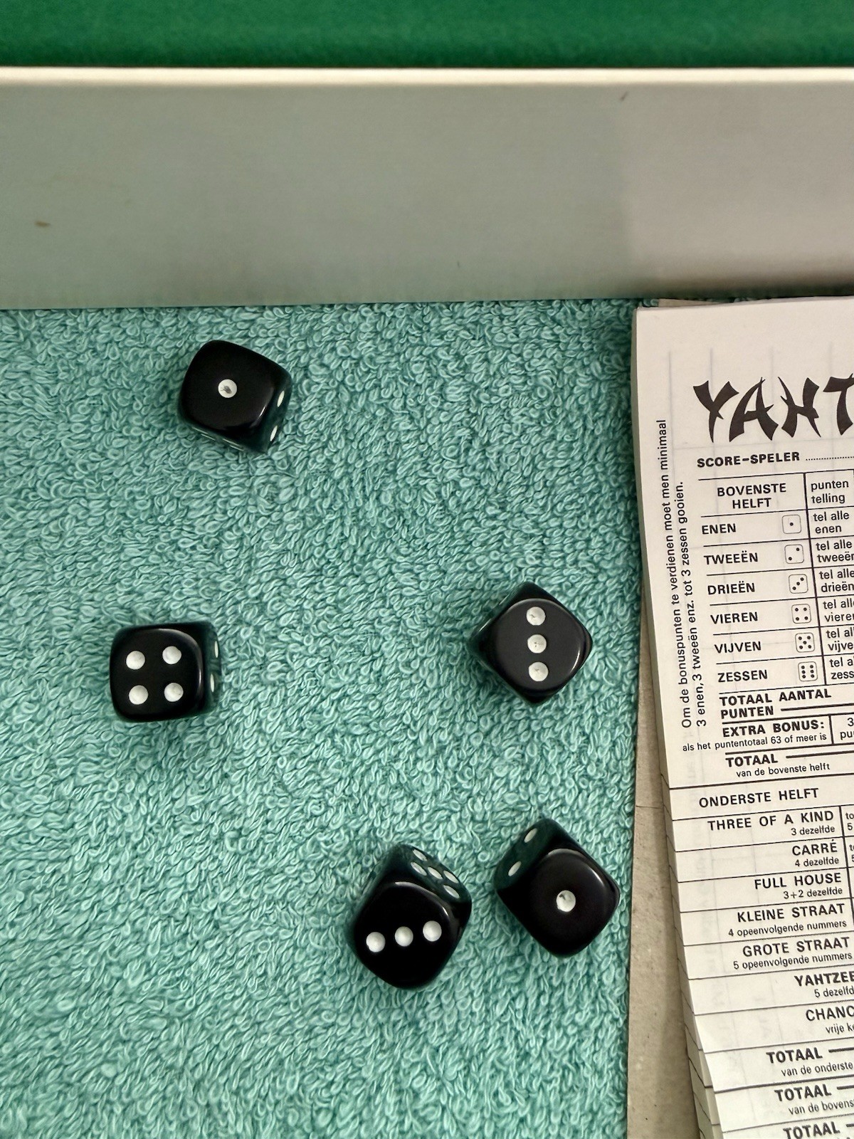 Vintage 1976 Dutch YAHTZEE Game E.S. Lowe dice and cup. – Unused Score Sheets.