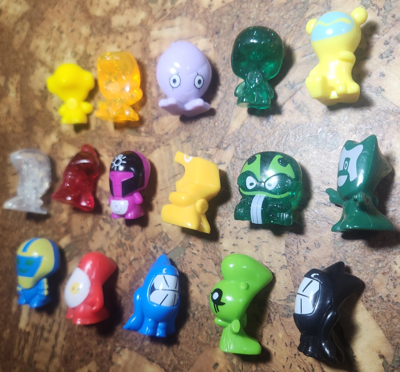 16 Gogos Crazy Bones figures EXCELLENT