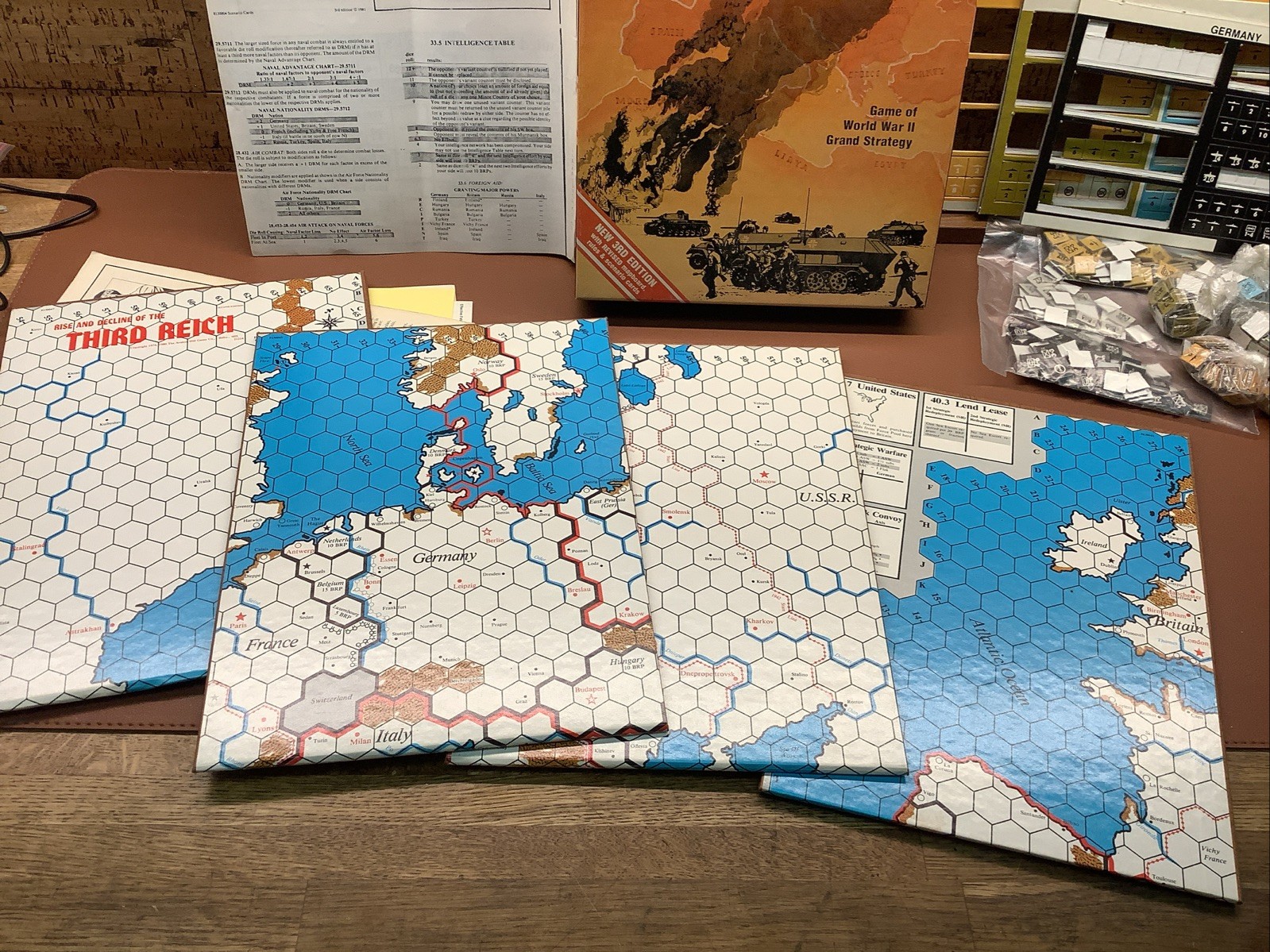 New In Box Rise And the Decline Of The Third Reich Bookcase Game – Punched