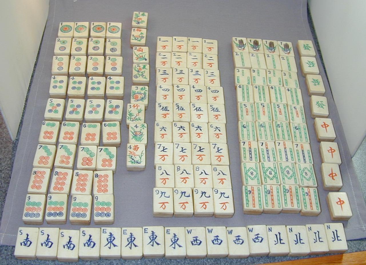 1920’s Bamboo Domestic Cow Bone Mahjong Set 148 Tiles Stick Discs Dice Jar Trays