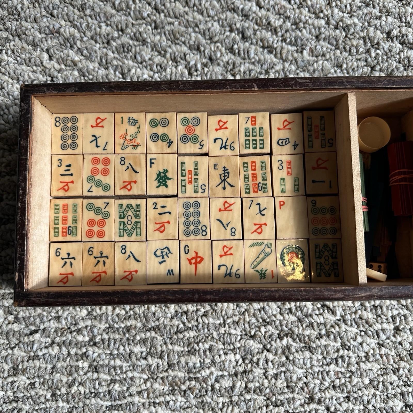 Vintage Chinese Mandarin Mahjong Game Set 144 Tiles Wood Relief Box