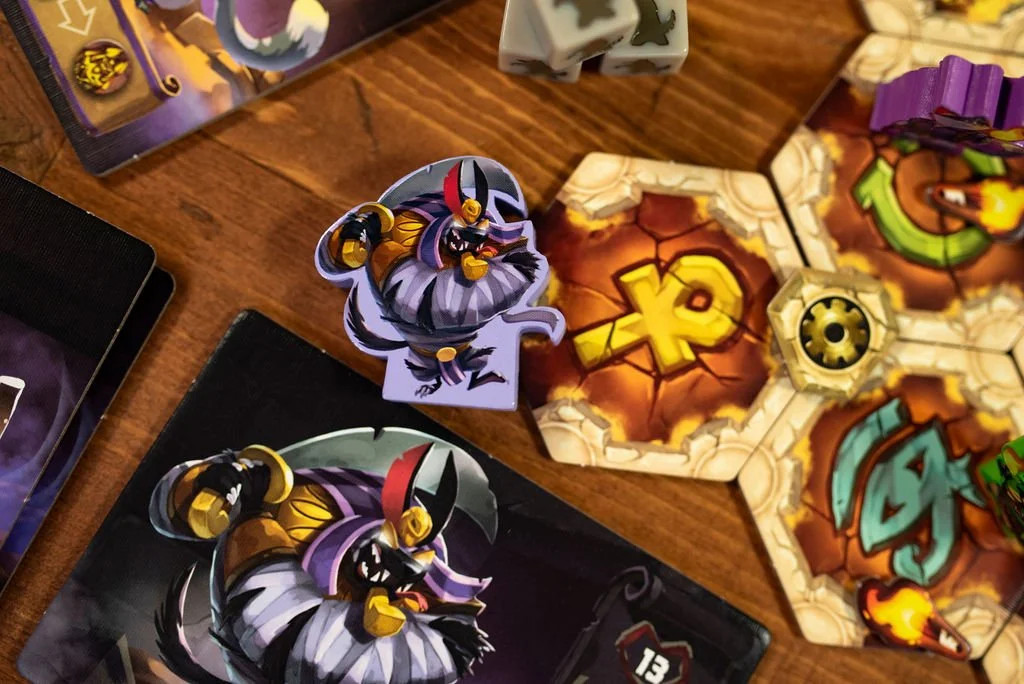 Run Run Run, Cooperative Board Game with Cat Adventurers in a Pyramid, 1 to 4
