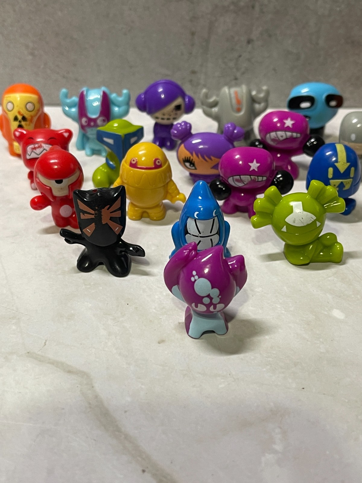 Vintage Crazy Bones Toys 19pc Lot Gogos mutants Monsters Misc Colors Vtg
