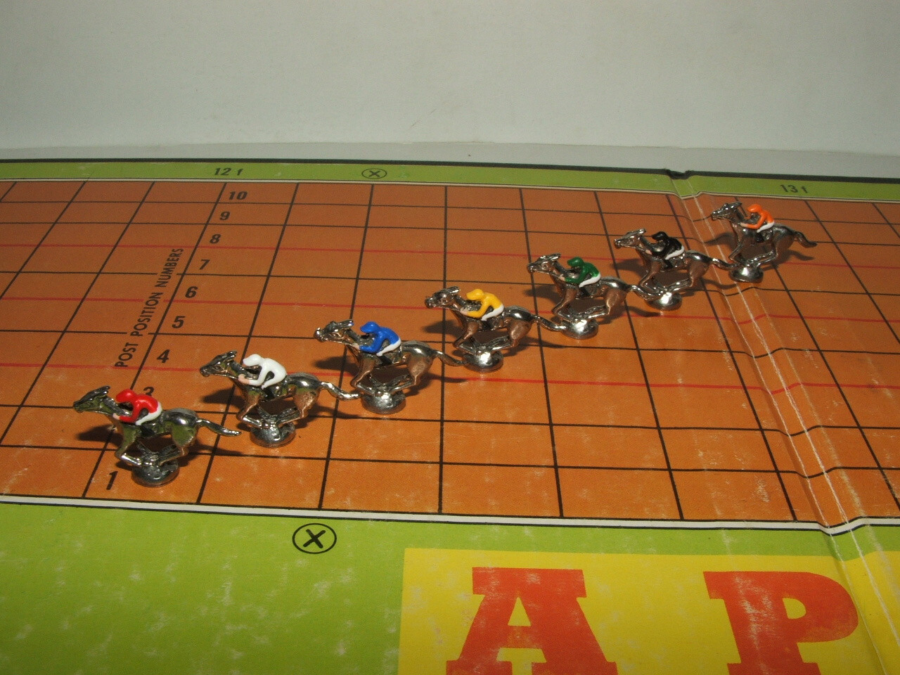 7 PIECE FIGURINE VINTAGE APBA AMERICAN SADDLE WIN PLACE SHOW HORSE RACING GAME