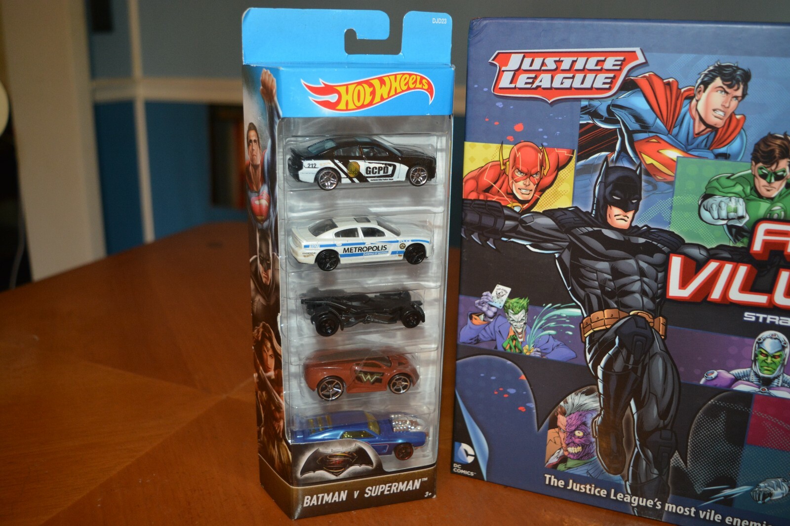 DC JUSTICE LEAGUE GAME AXIS OF VILLAINS, HEROCLIX HYPERTIME STARTER + HOT WHEELS