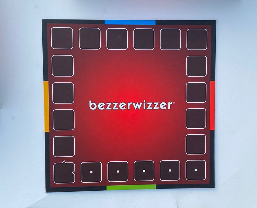 Mattel R1886 Bezzerwizzer Trivia Board Game – Red Open Box Free Shipping See Pic