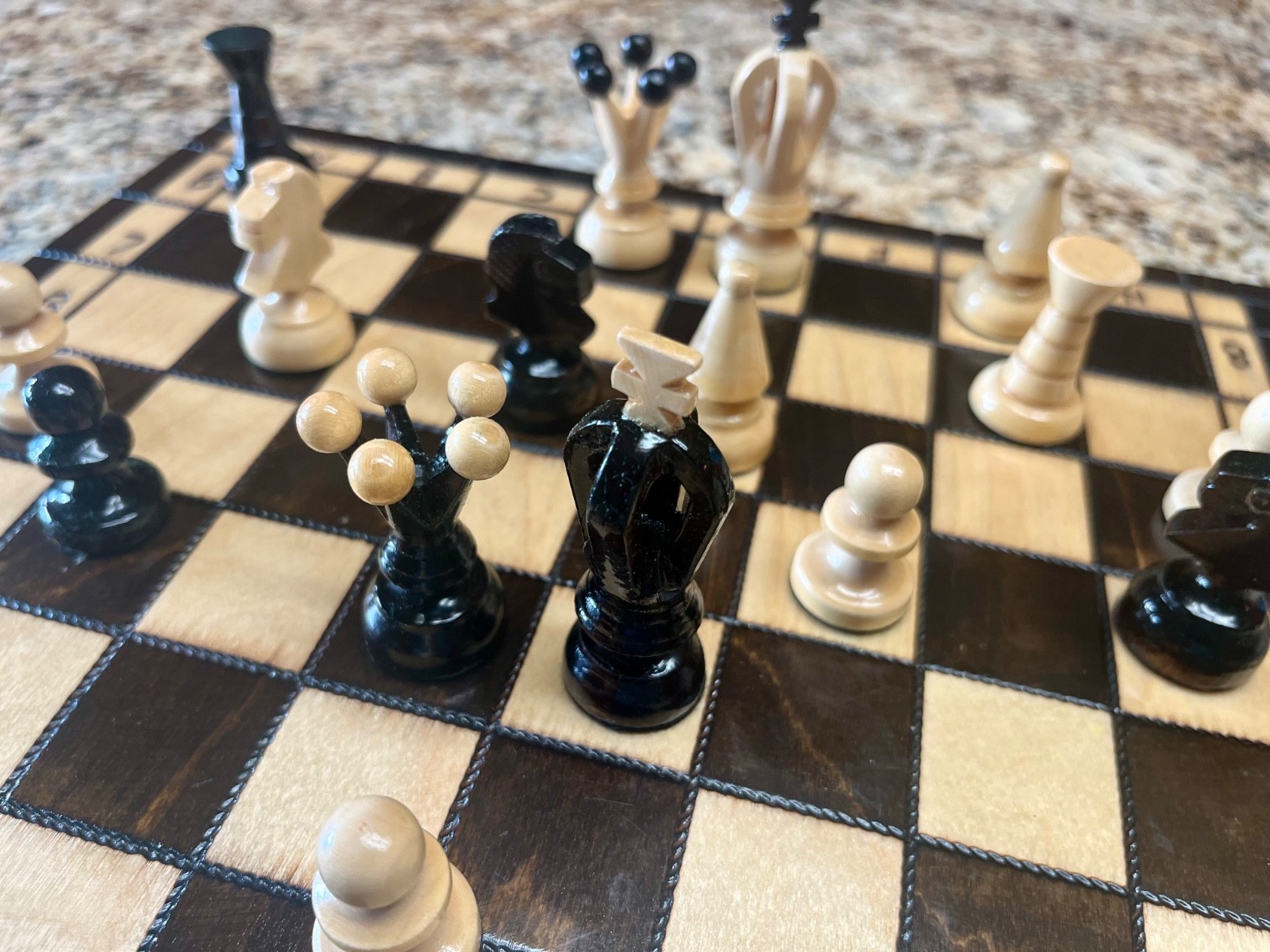 Muba Wooden Folding Chess Set – Nice Shape Contrasting Light and Dark Wood