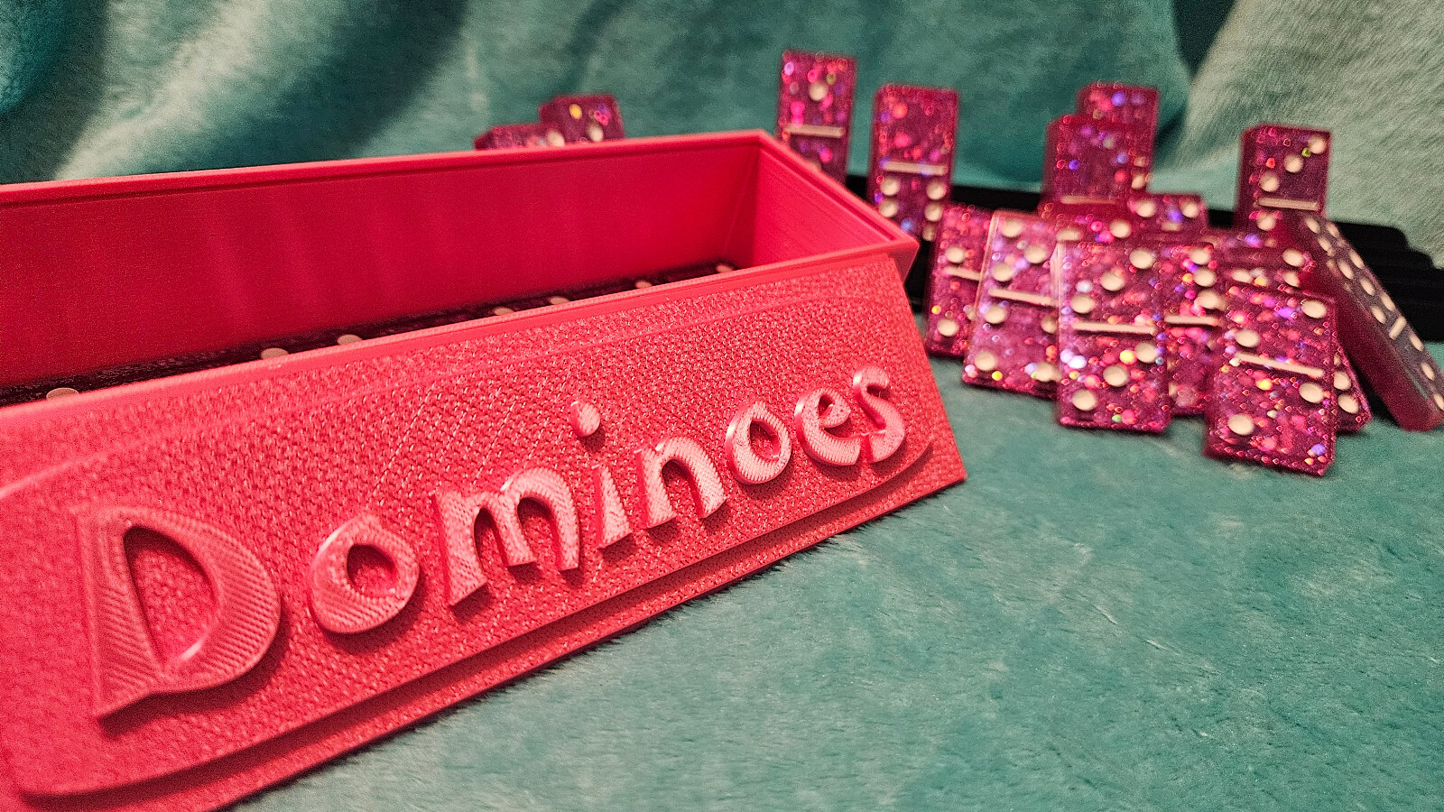 3/8″ Hot Pink Dominoes + 2 Black Domino Holders