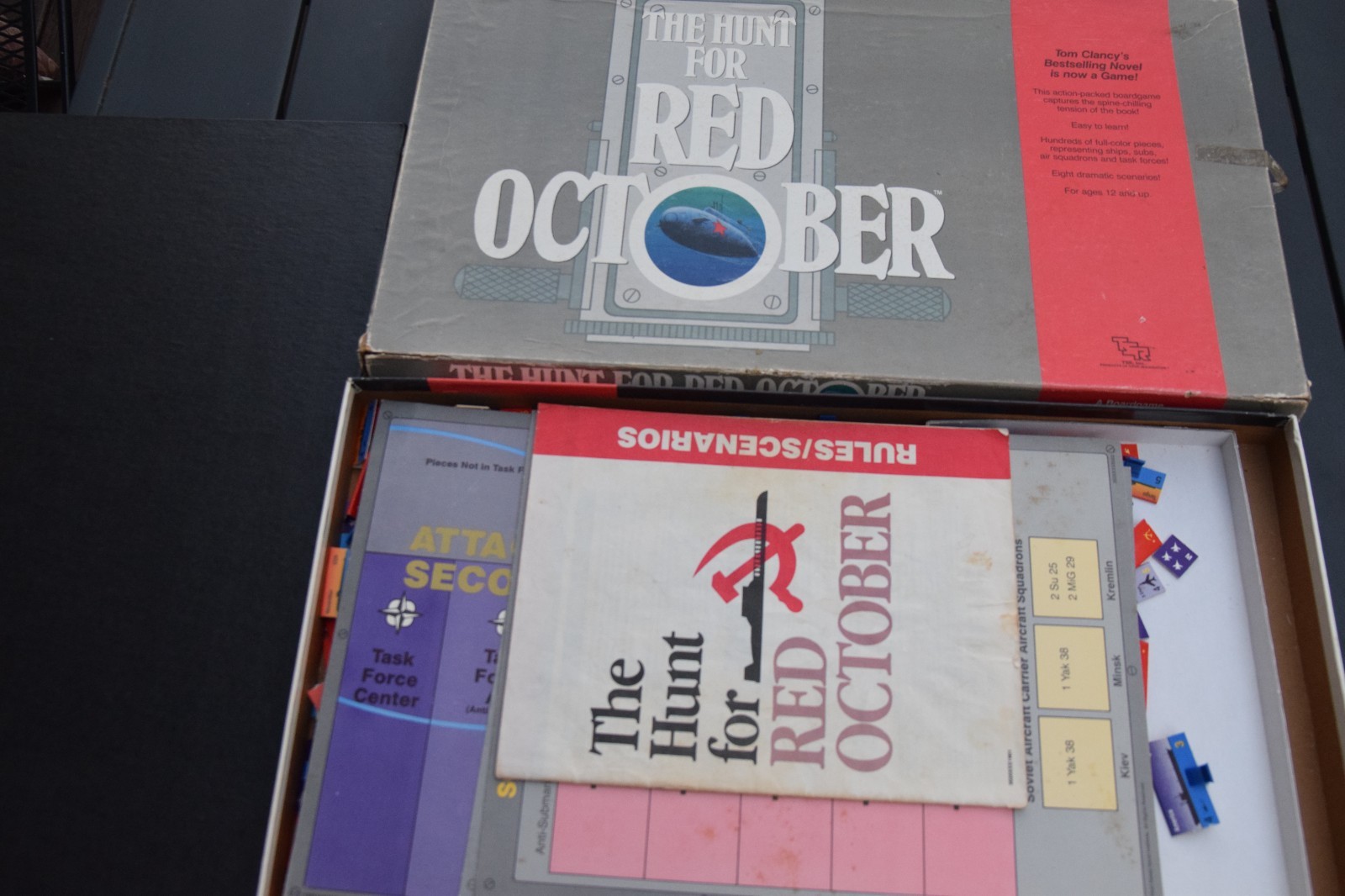 Vintage 1988 TSR THE HUNT FOR RED OCTOBER Tom Clancy Board Game