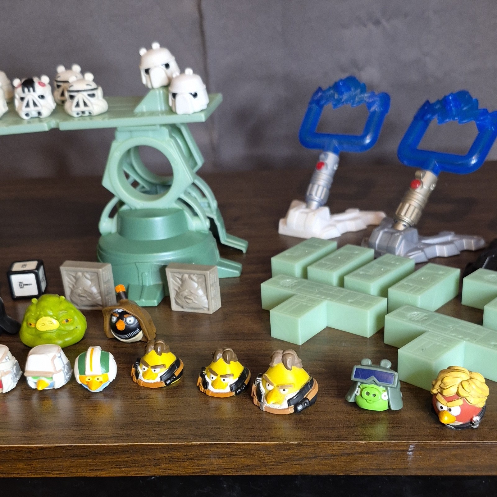 Hasbro Angry Birds Star Wars Skill & Action Game w/ Launcher Figures Structures