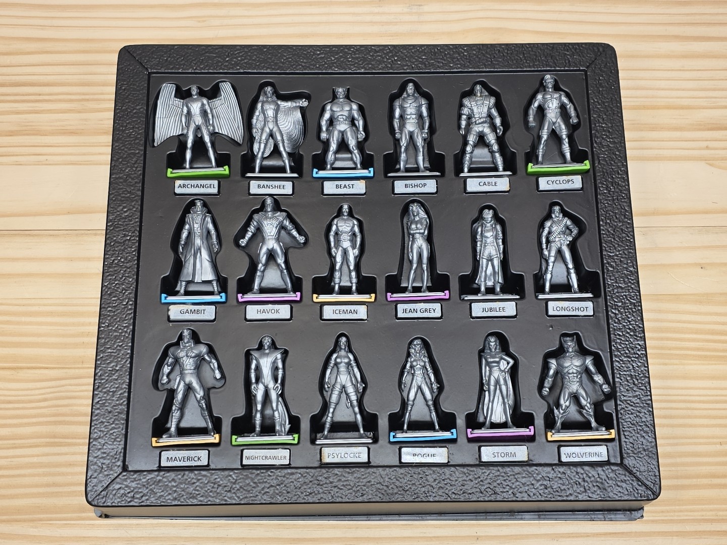 1994 X-Men Under Siege 100% Comple Board Game Marvel Comics Pressman 18 Figures