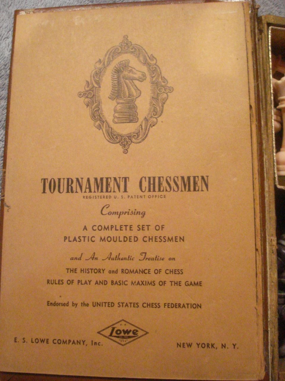 VINTAGE 1945 E.S.LOWE TOURNAMENT CHESSMEN (CHESS PIECES & BOOK – 1ST EDITION)