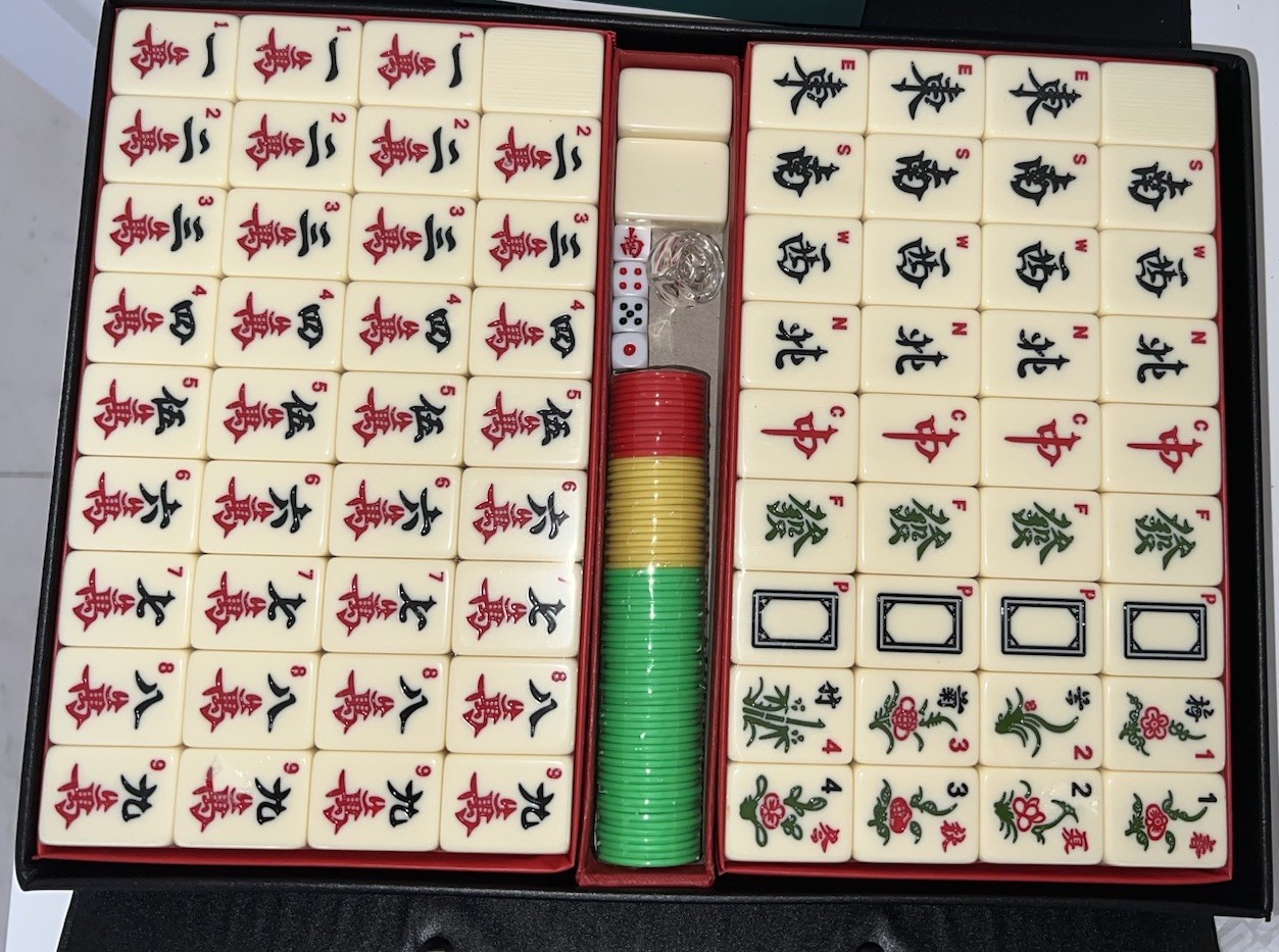 (20)Chinese Mahjong Game Set X-Large 144 1.5″ Ivory/Vintage Colored Tiles