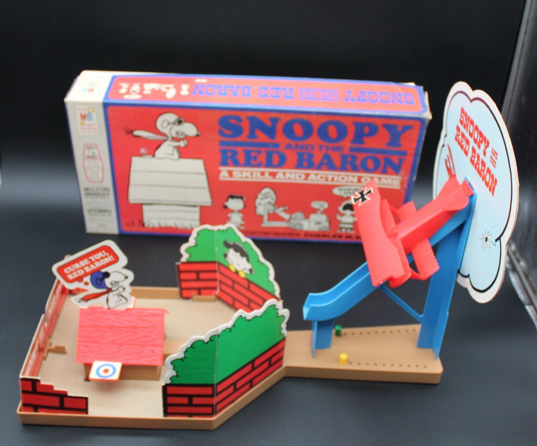 Vtg 1970 Milton Bradley ~ Snoopy and the Red Barron ~ Skill & Action Game