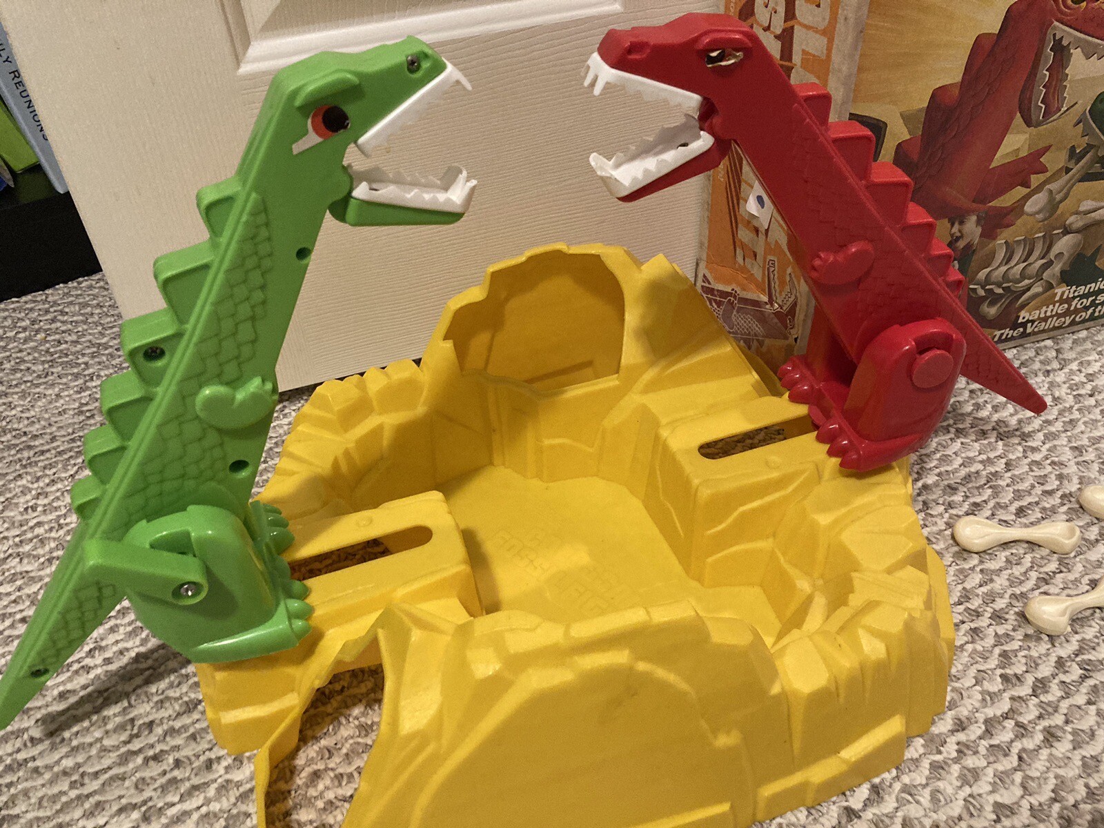 Gabriel Colossal Fossil Fight Titanic Dinasaurs Battle 1978 Not Complete