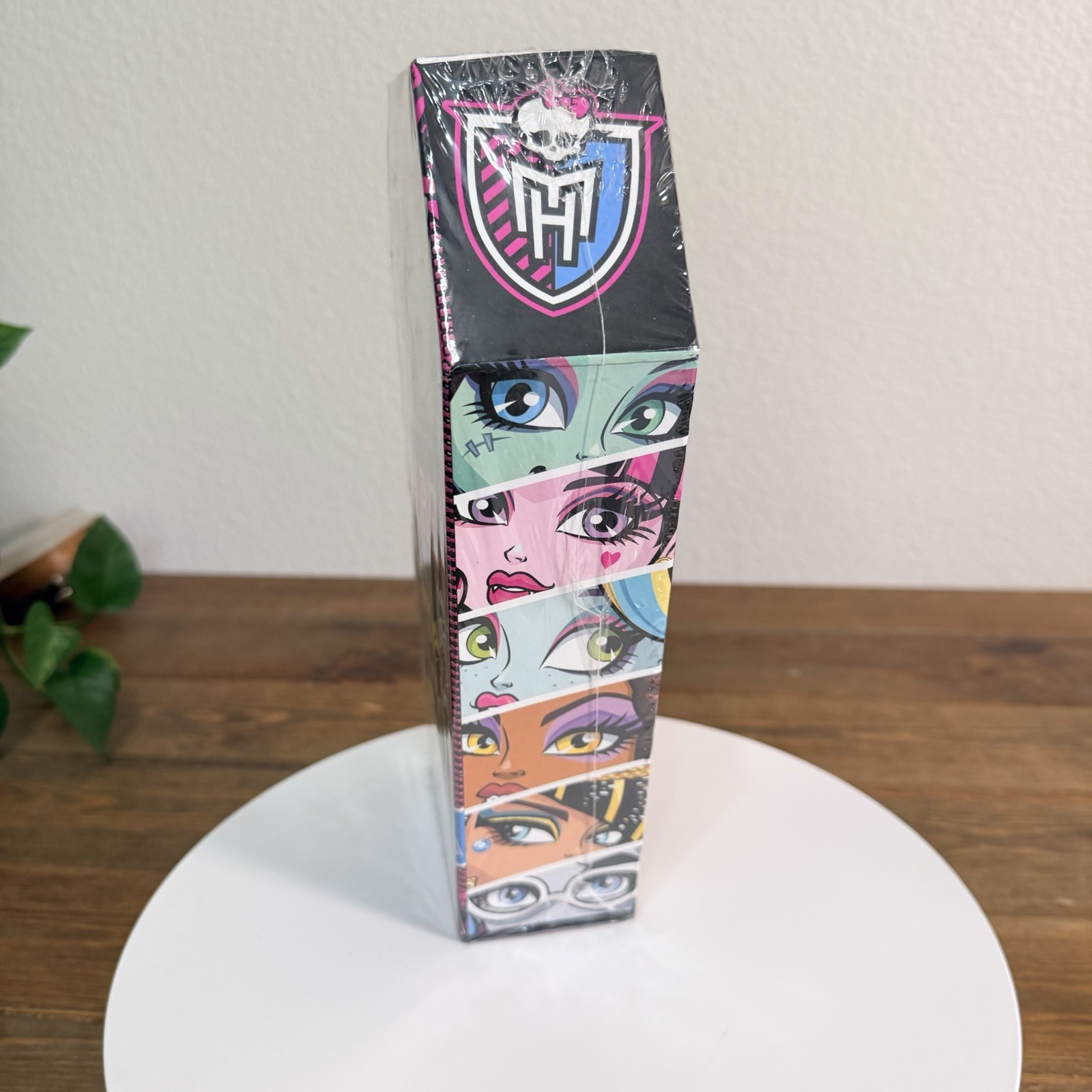 Monster High Share or Scare Game the spooky fun game of dares and secret