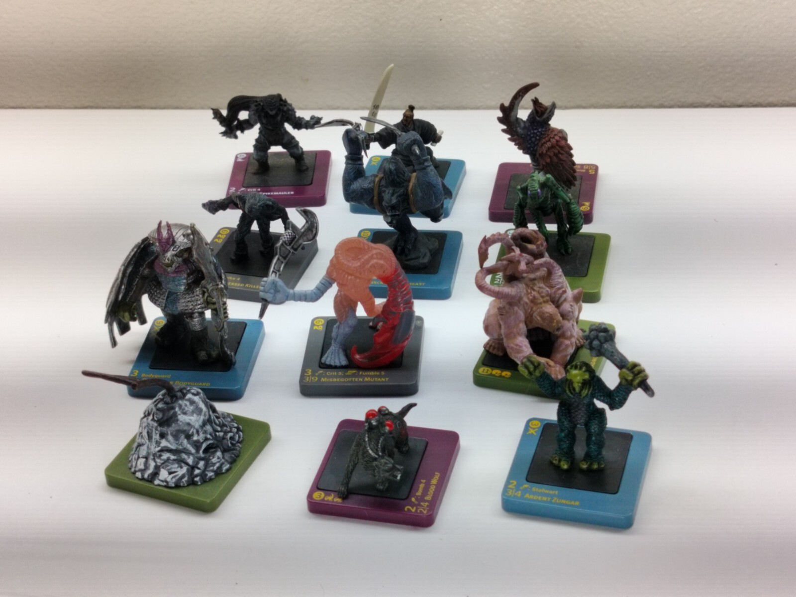 Dreamblade Miniature Figures Figurine – Lot of 12 Figures