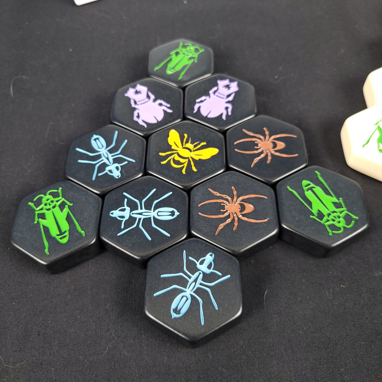 Hive Board Game by John Yianni Gen42 Games SmartZone COMPLETE + Travel Bag