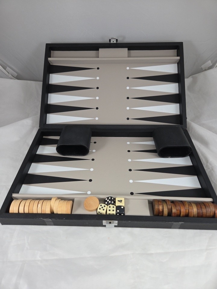 2013 CRATE AND BARREL black hard case Backgammon Travel Set, Wooden Playing Chip