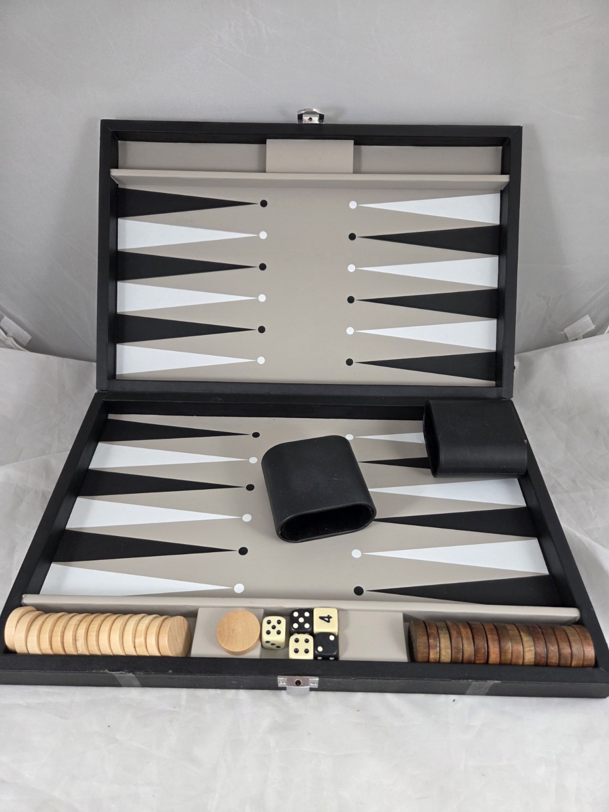 2013 CRATE AND BARREL black hard case Backgammon Travel Set, Wooden Playing Chip