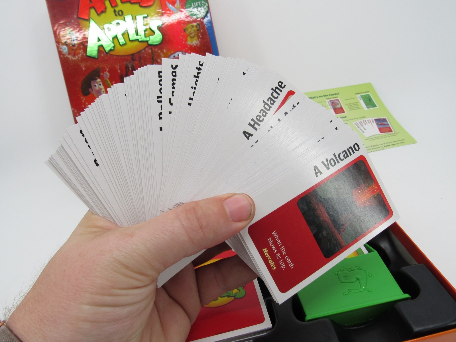 Disney Apples to Apples Game COMPLETE Mattel 2009 Cards Family Party