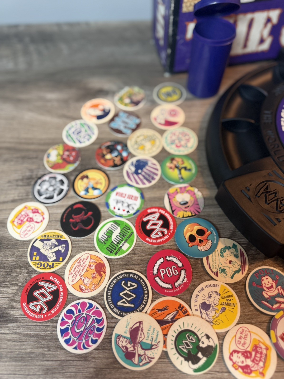 VINTAGE THE WORLD POG FEDERATION POG THE GAME BY MILTON BRADLEY 1994