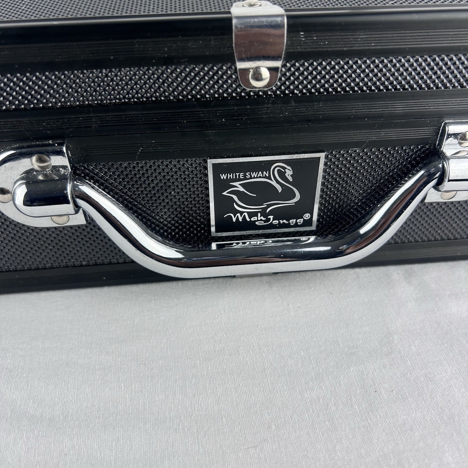 White Swan Mah Jongg Set Ivory 156 Tiles with Pusher Arms Black Aluminum Case
