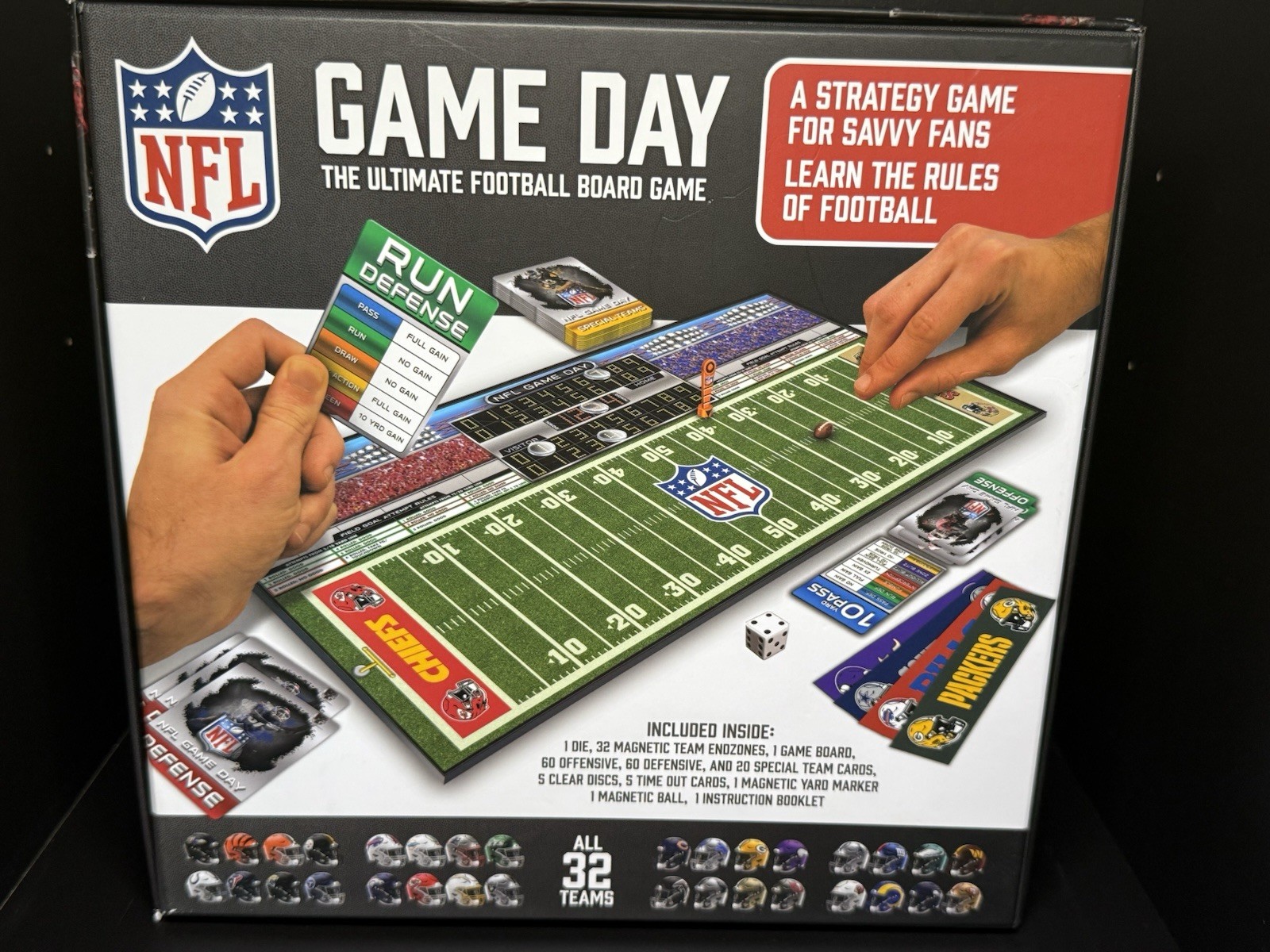 NFL Game Day: The Ultimate Football Board Game