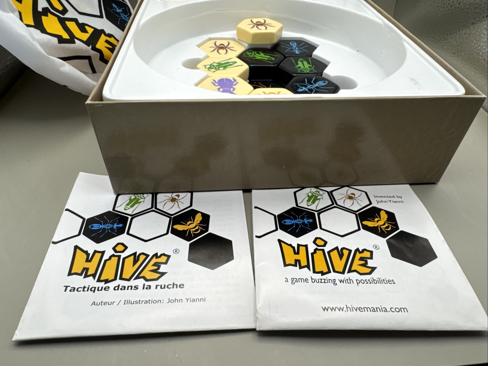 Hive Board Game by John Yianni Smart Zone Games – Complete + Travel Bag Gen42