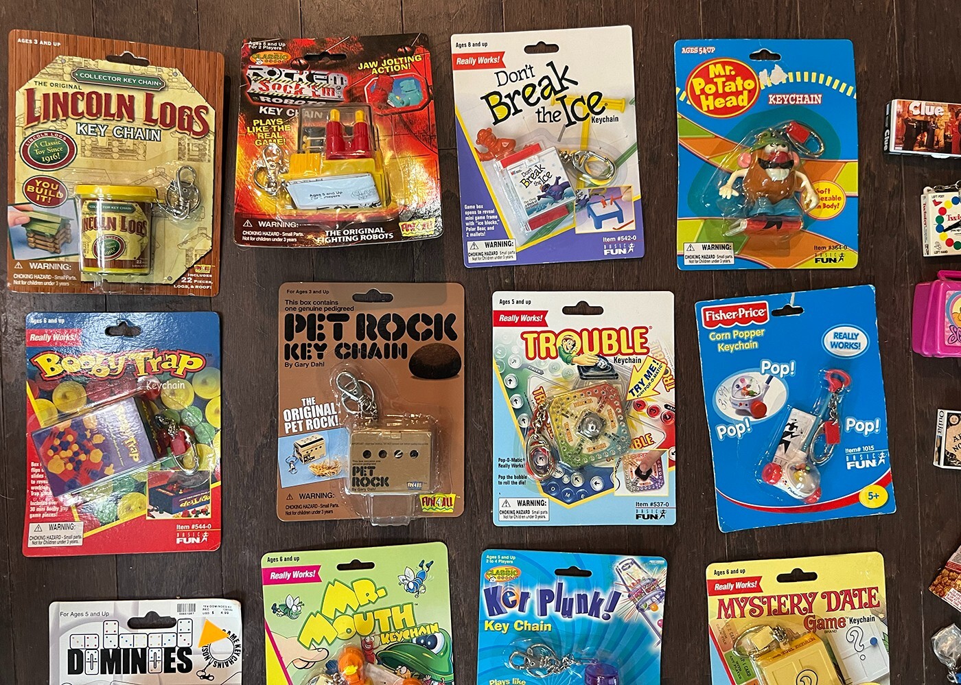 Vintage 1990’s – 2000’s MINI GAME KEYCHAIN LOT of 25 – BOX BOARD & PIECES