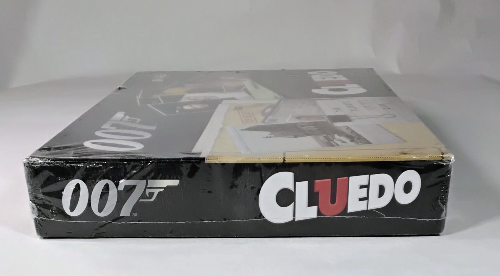 New Hasbro Cluedo 007 James Bond Indicia Classic Mystery Board Game Age 8+