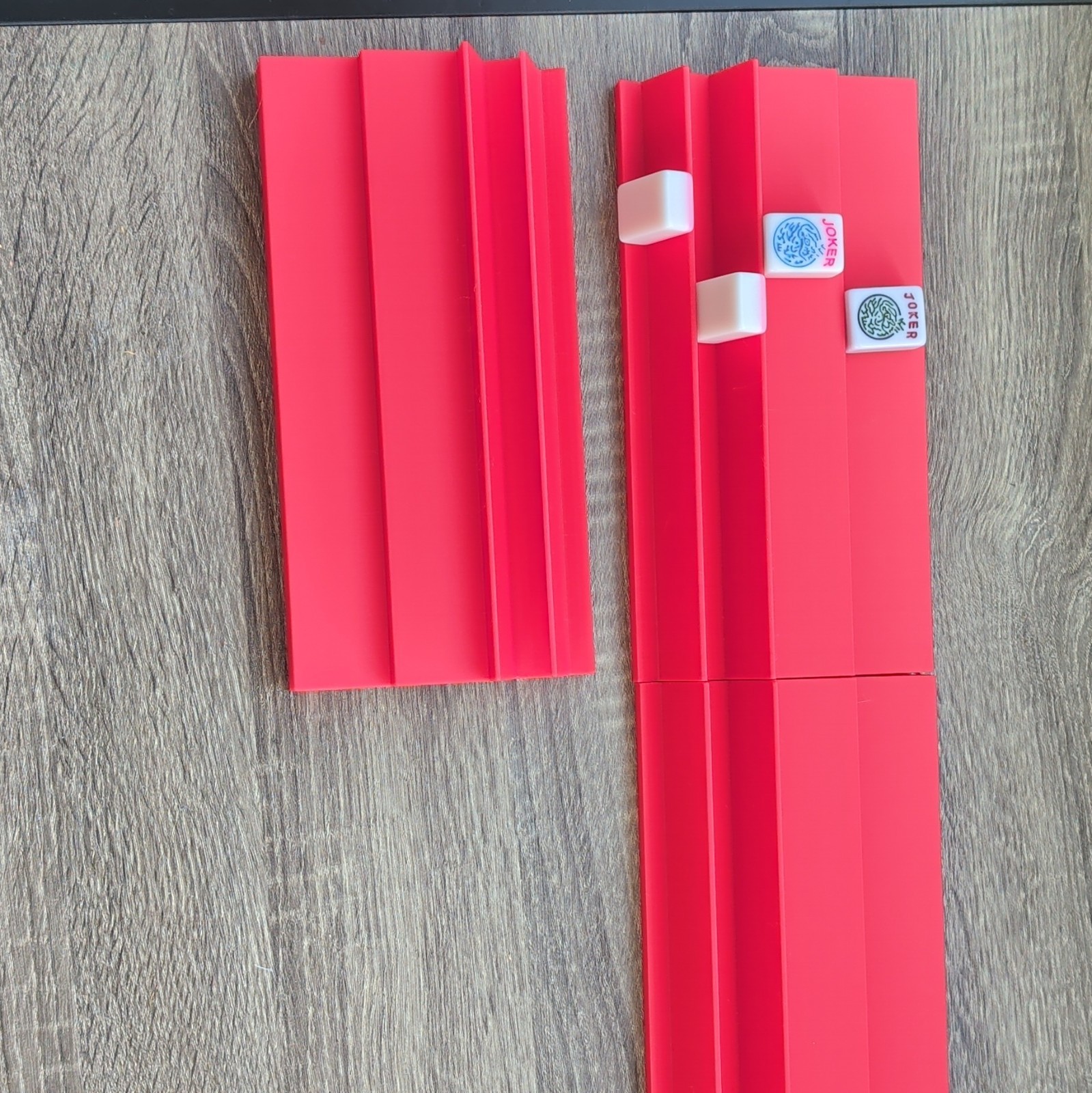 Red Siamese mahjong Mahjongg Rack. 4 Total Pieces, 9 Inches each. Gently Used