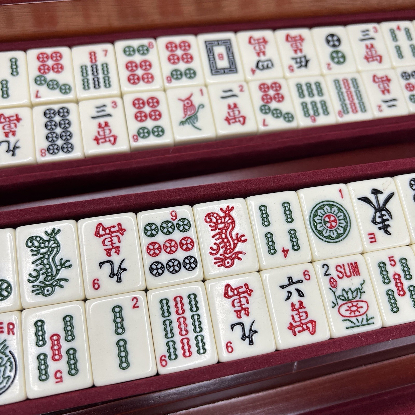 2013 Mah Jongg Playing Set 168 Plastic Tiles “Wooden” Case ~ World Trump LTD
