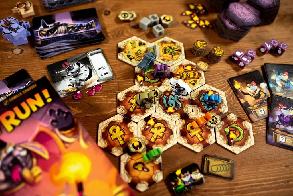 Run Run Run, Cooperative Board Game with Cat Adventurers in a Pyramid, 1 to 4