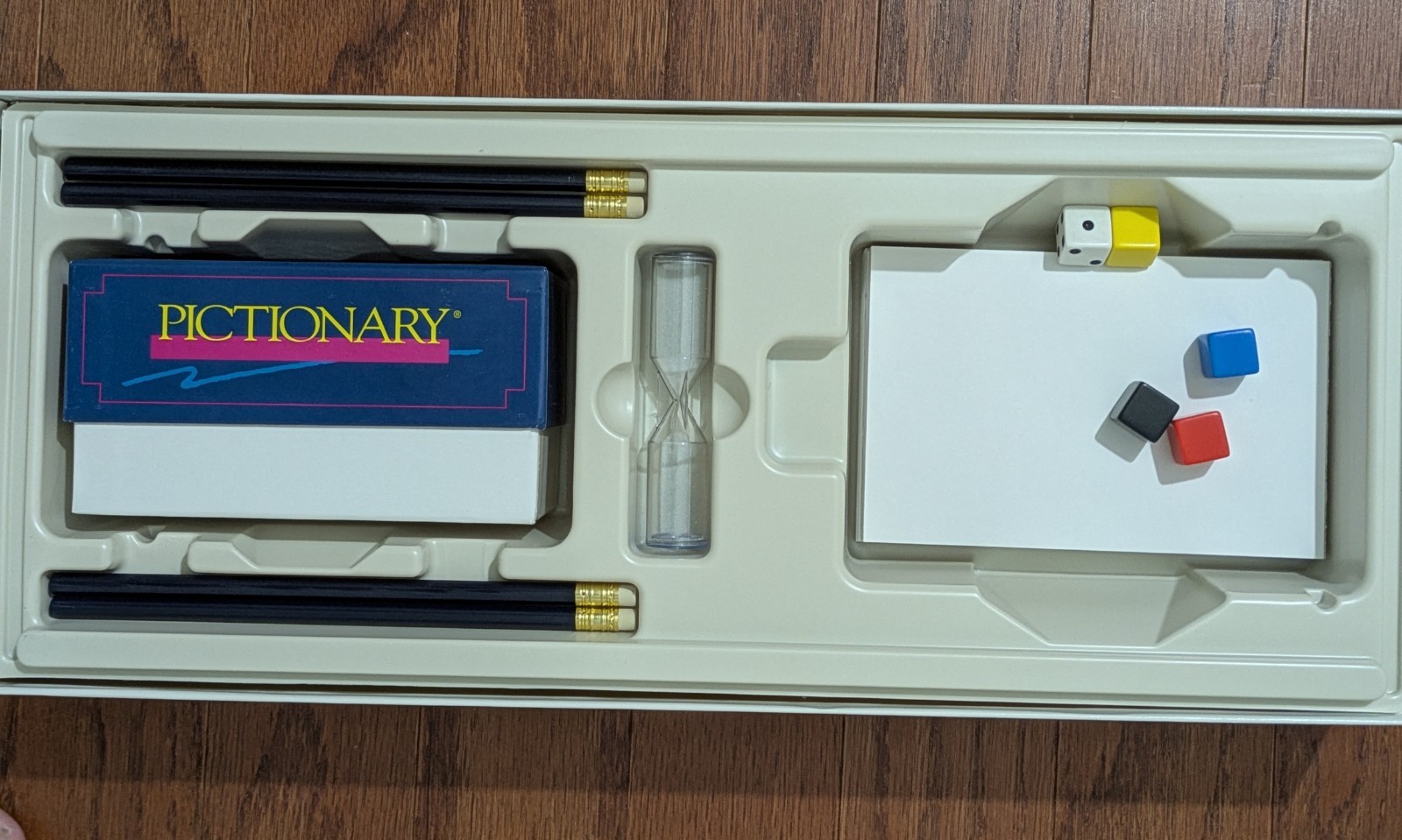 Pictionary Updated For The 90’s Classic Board Game from 1993 COMPLETE