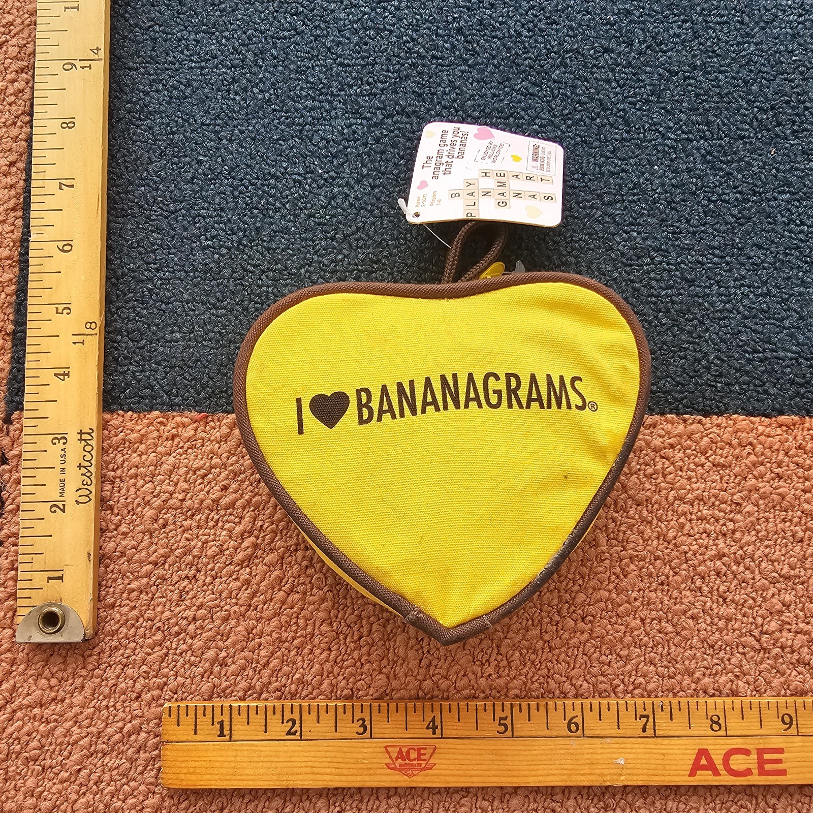 Bananagrams Word Game Letters Theme Heart-Shaped Zippered Pouch Ages 7-Adult ɓ5b