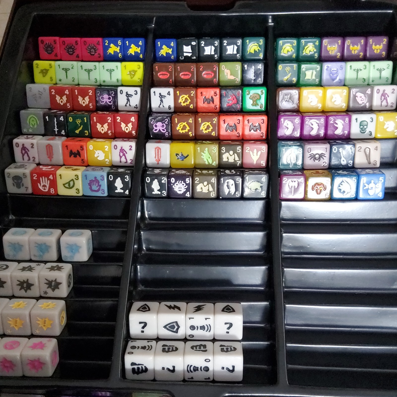 WizKids Dungeons & Dragons Faerûn Under Siege Dice Masters Collector’s Box