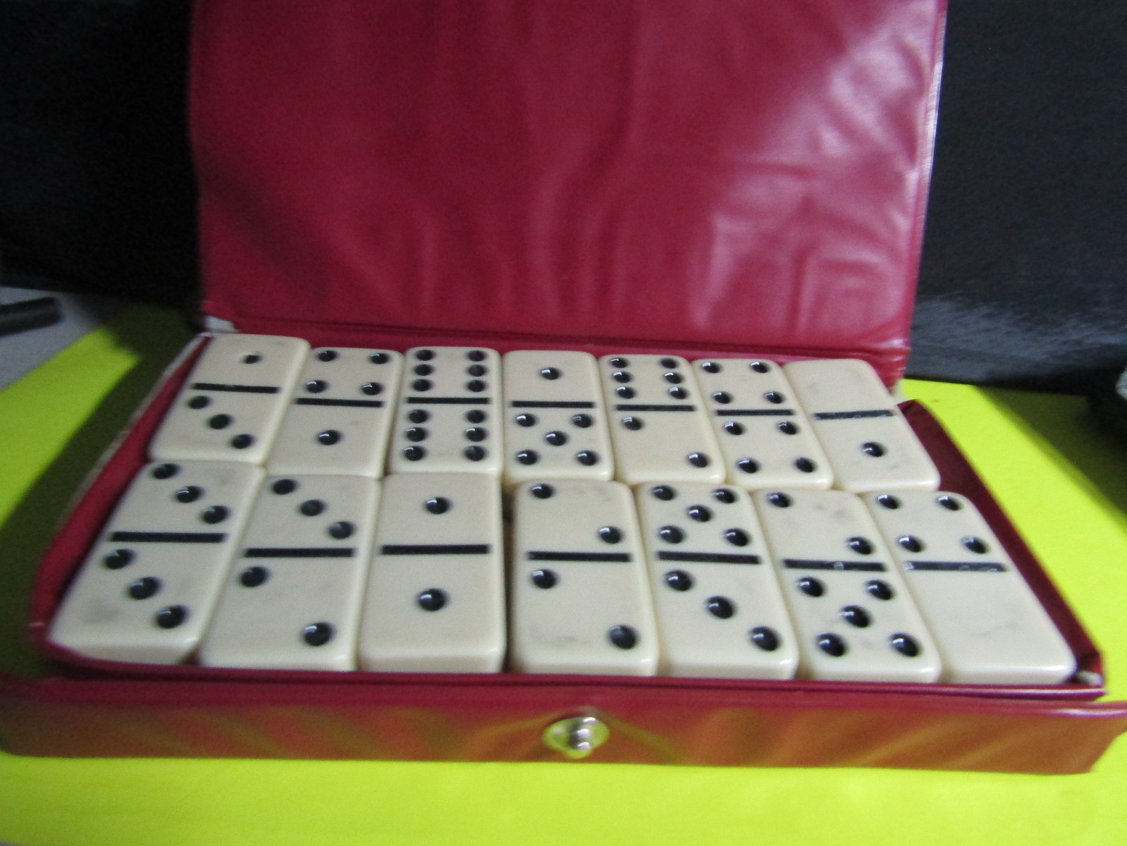 Pavilion Vintage Six Domino Set 28 Tiles White Black Pips Red Vinyl Snap Case