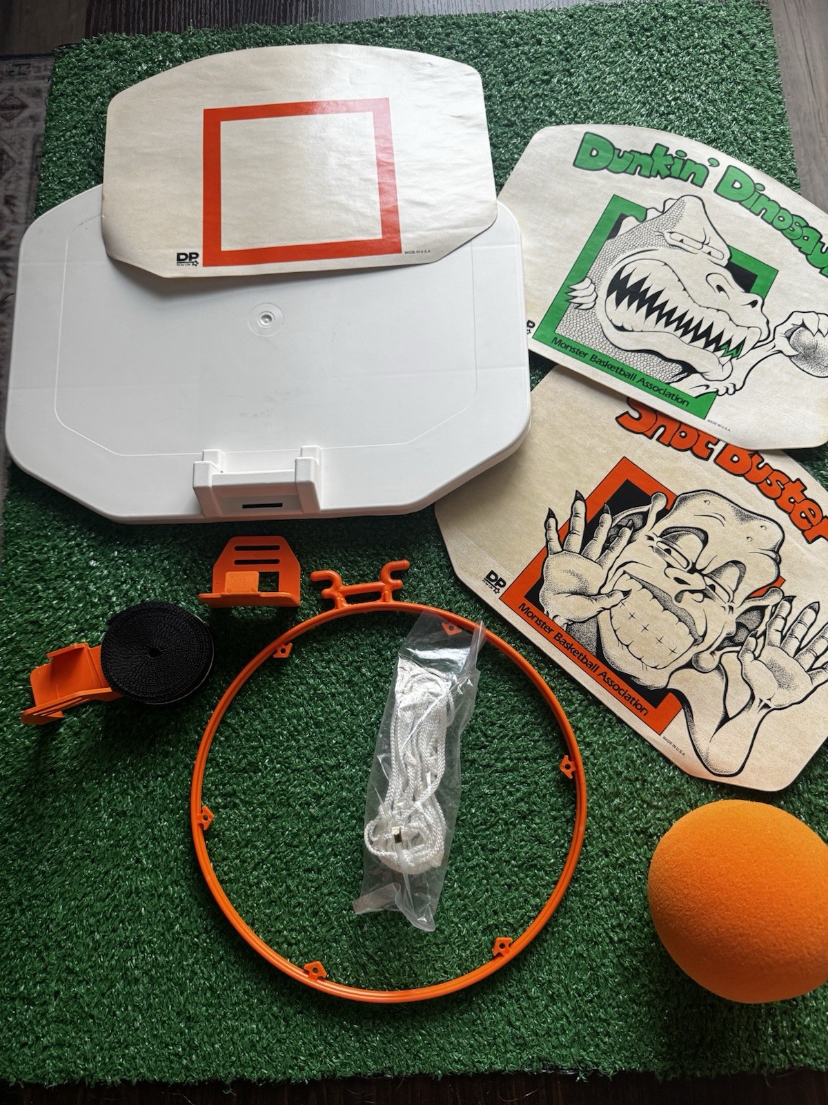 DP Shot Buster 1987 Vintage Mini Indoor Basketball Set ‘Dunkin’ Dinosaur’