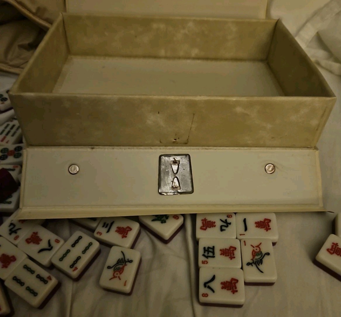 VTG Mah Jong Travel Set Complete 148 Tiles Original Case Hong Kong Burgundy Dice
