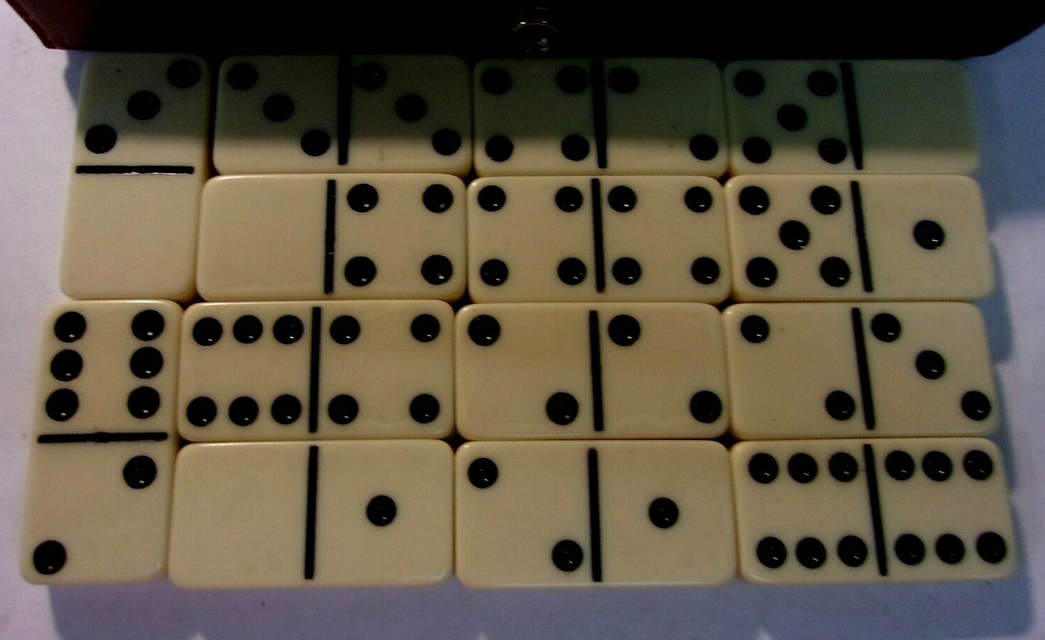 Vintage DOMINO by CARDINAL 2i pieces “Double Six Dominoes for 2 to 4 Players”